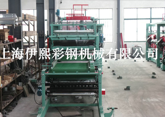 彩鋼復(fù)合機(jī)